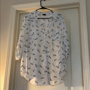 Preppy button down with cute glasses design